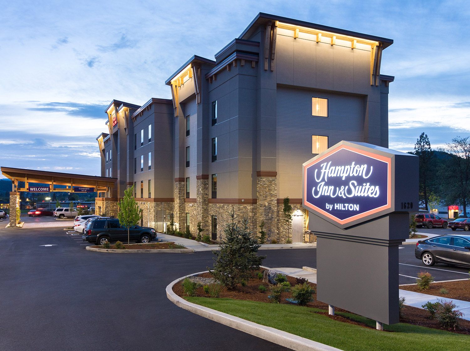 Hampton Inn & Suites - Roseburg, OR